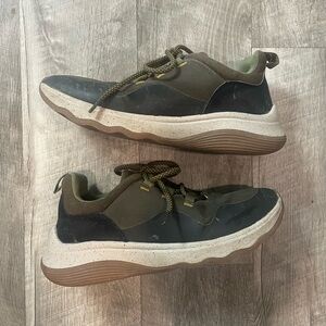 Women’s Clark’s sneakers